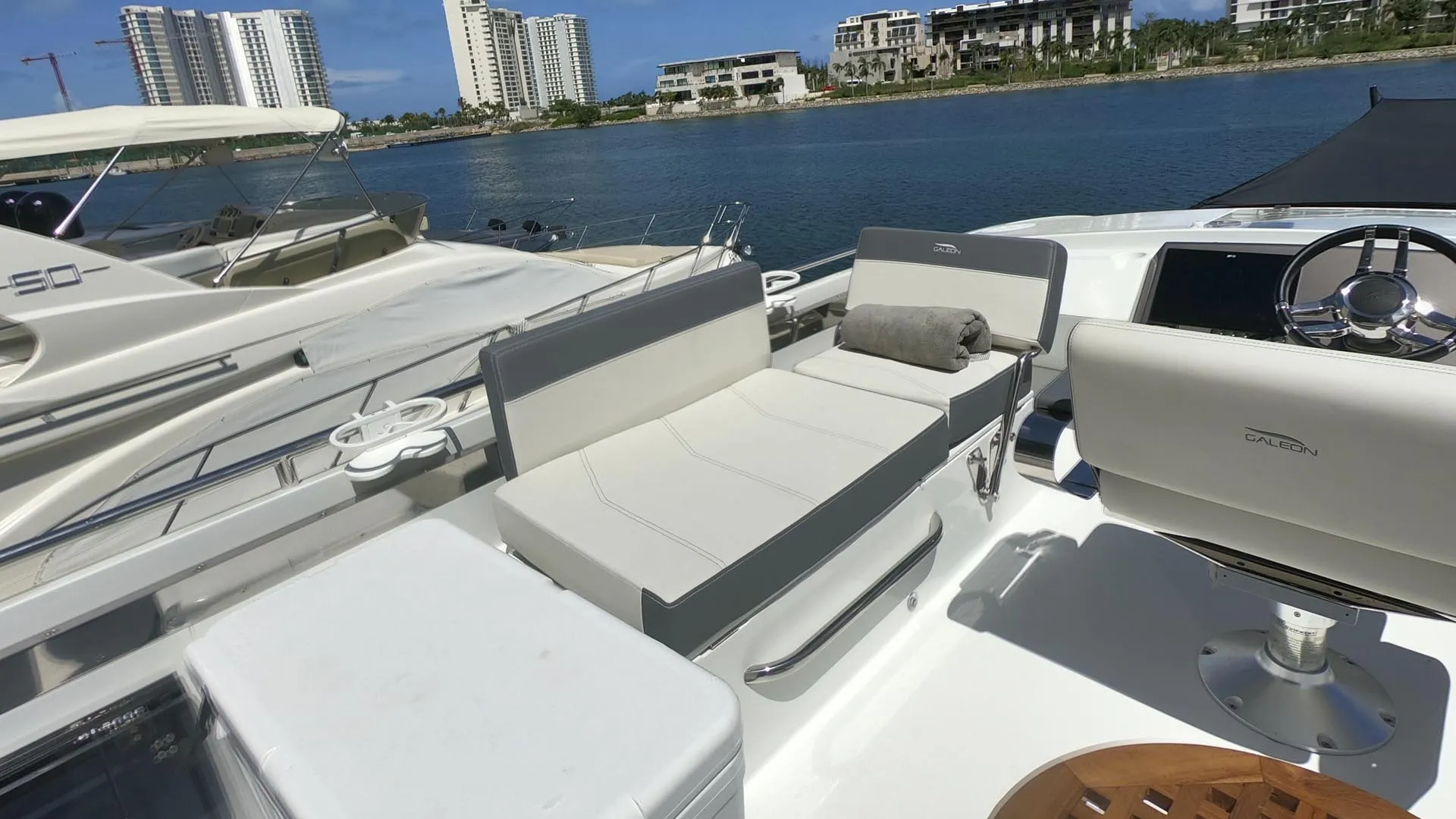 galeon-yate-en-cancun-04